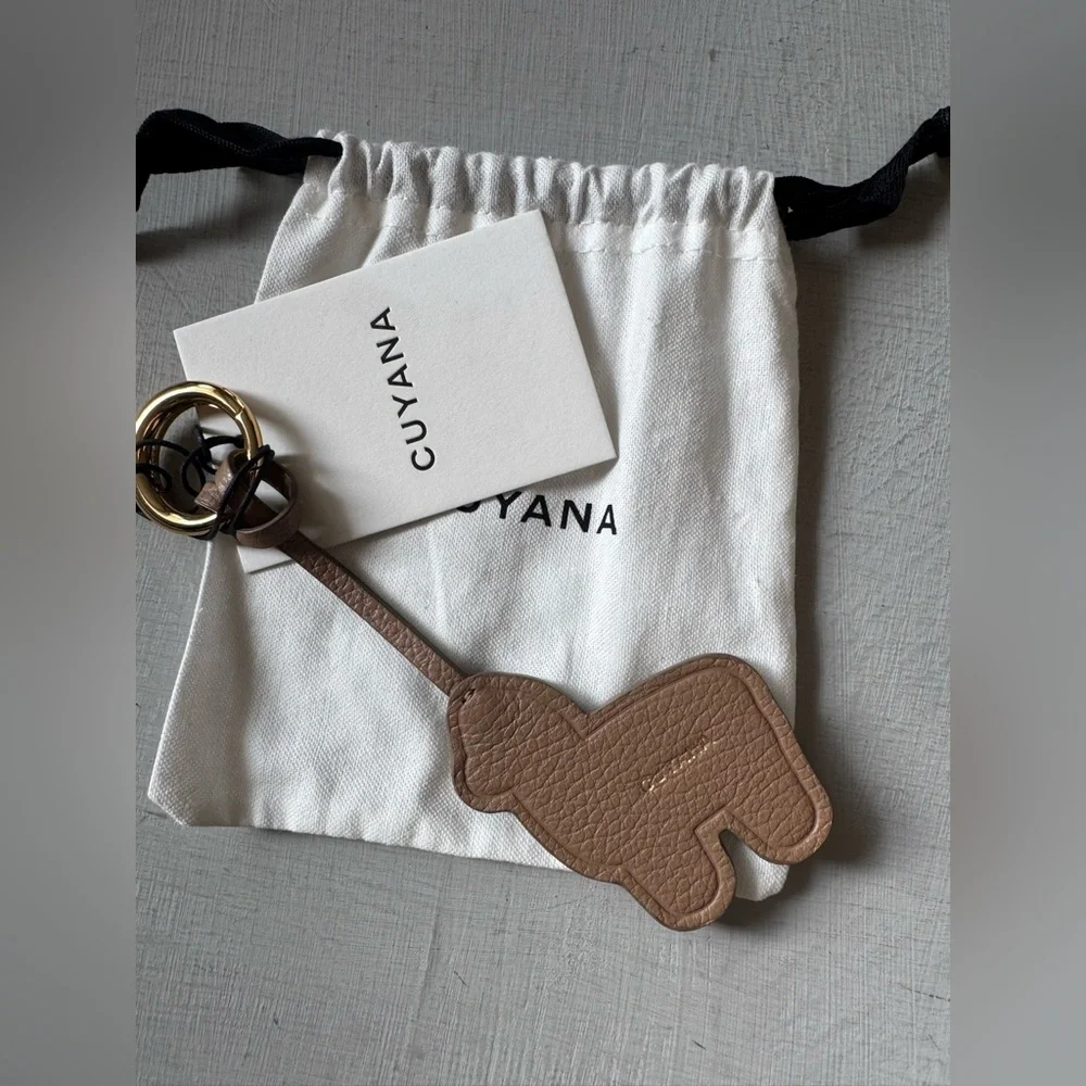 NWT Cuyana Alpaca Keychain in Cappuccino Pebbled Leather